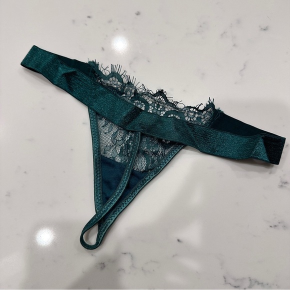 Classy Vintage Emerald satin & lace 2 piece lingerie set - Picture 5 of 6